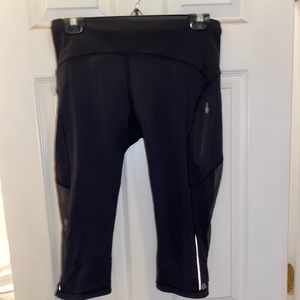 Cropped lululemon leggings with mesh back